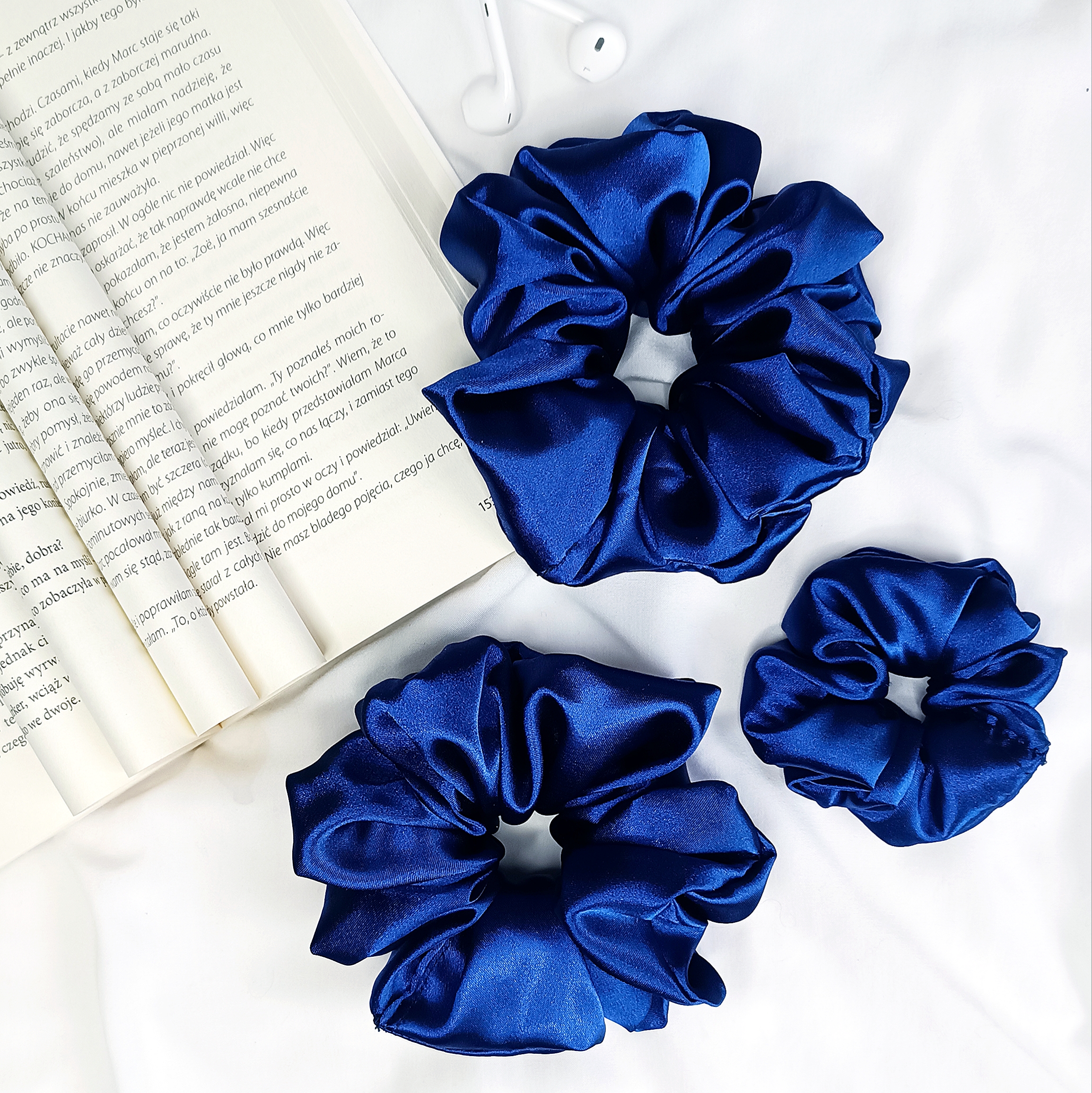 Ręcznie szyta scrunchie z satyny