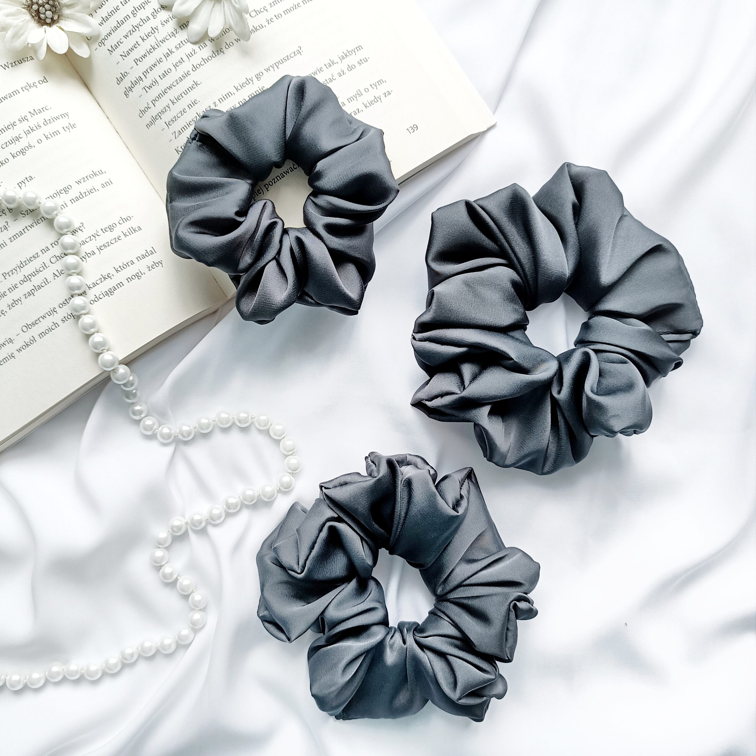 Scrunchie z satyny jedwabnej - grafitowa