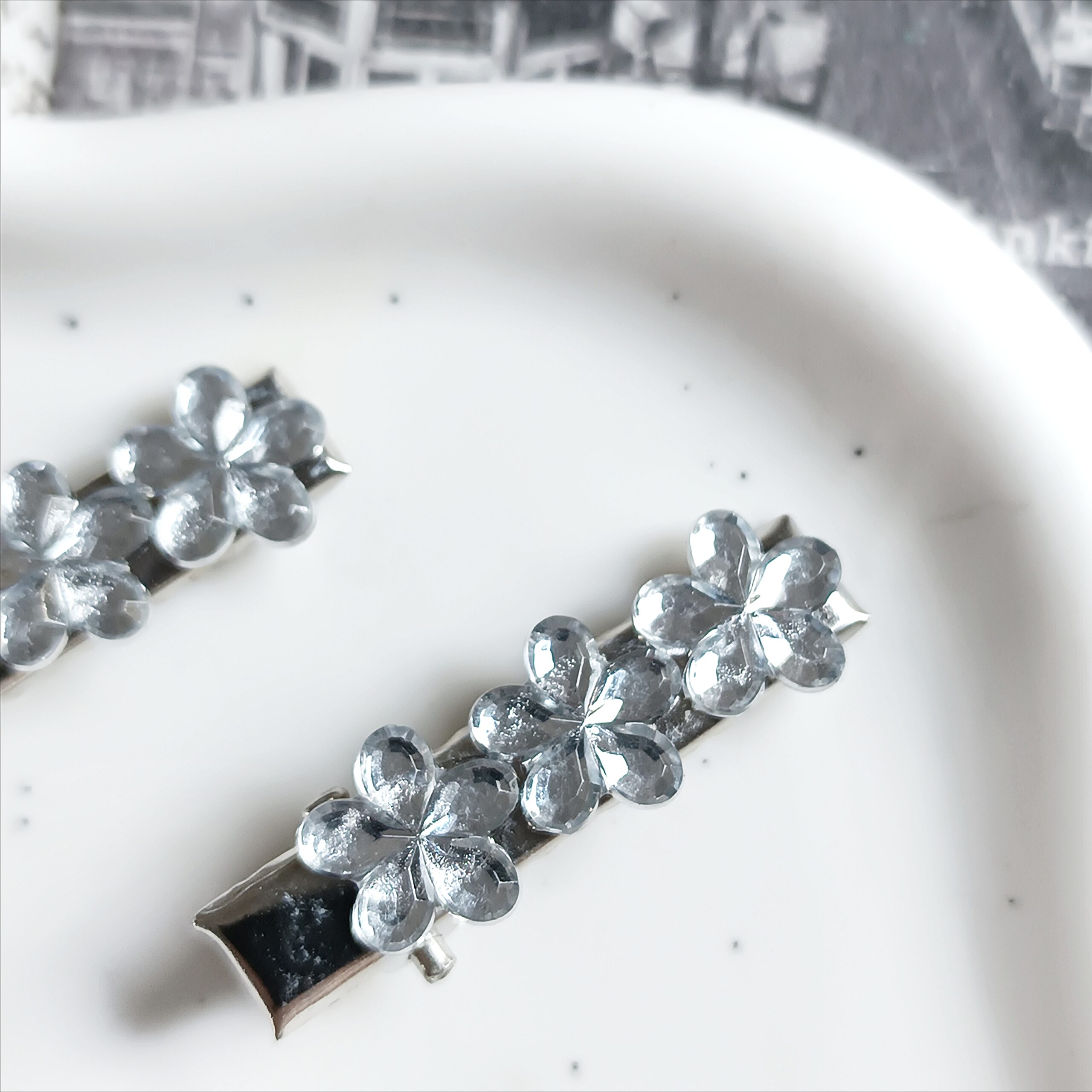 Zestaw spinek do włosów - srebrne kwiatki - obrazek 2