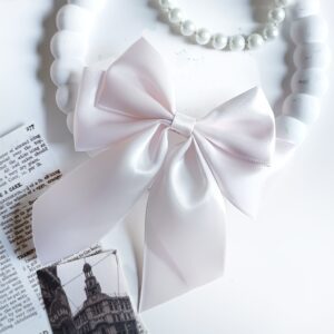 Satynowa kokarda do włosów - bardzo jasny róż