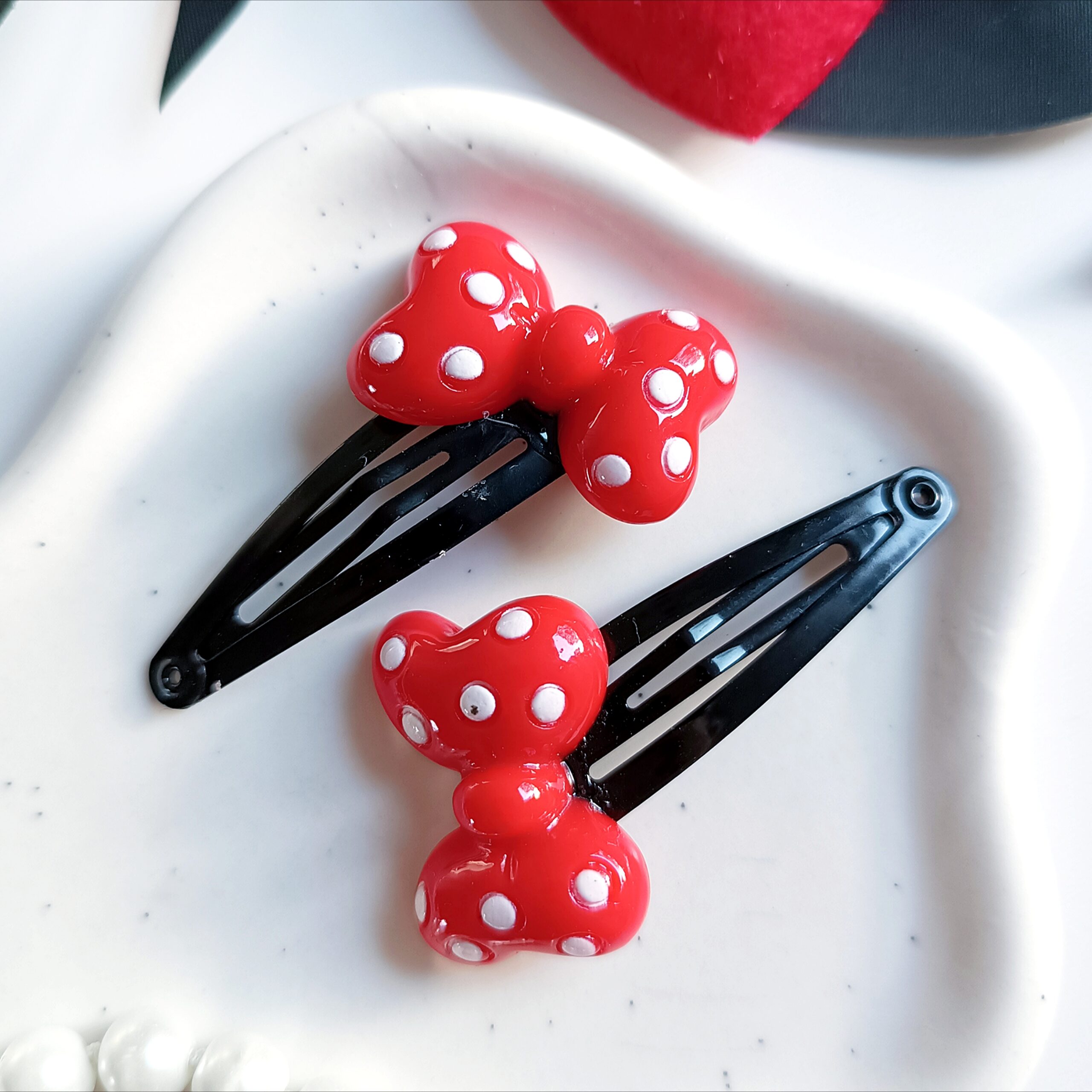 Spinki do włosów dla dzieci - czerwone kokardki - obrazek 2