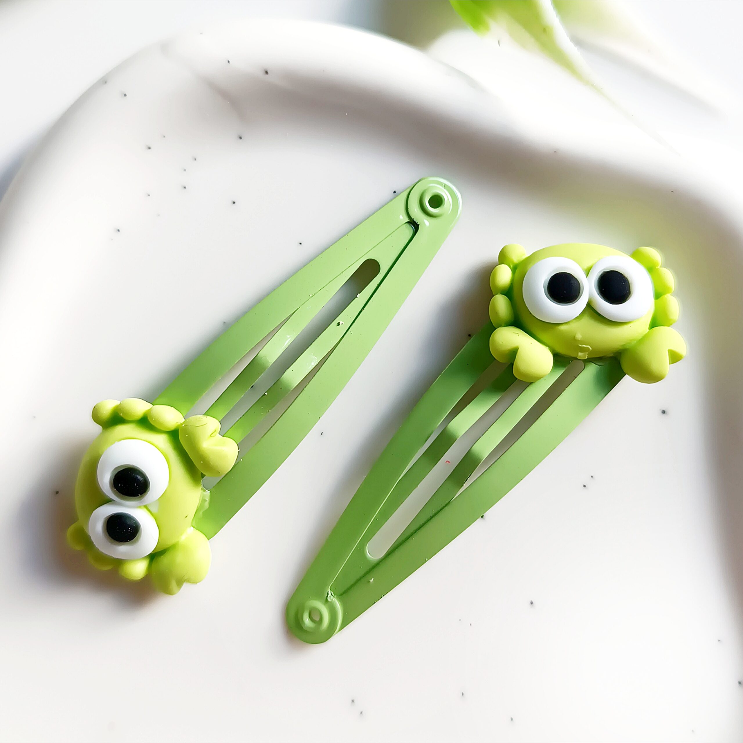 Spinki do włosów dla dzieci - zielone kraby - obrazek 2