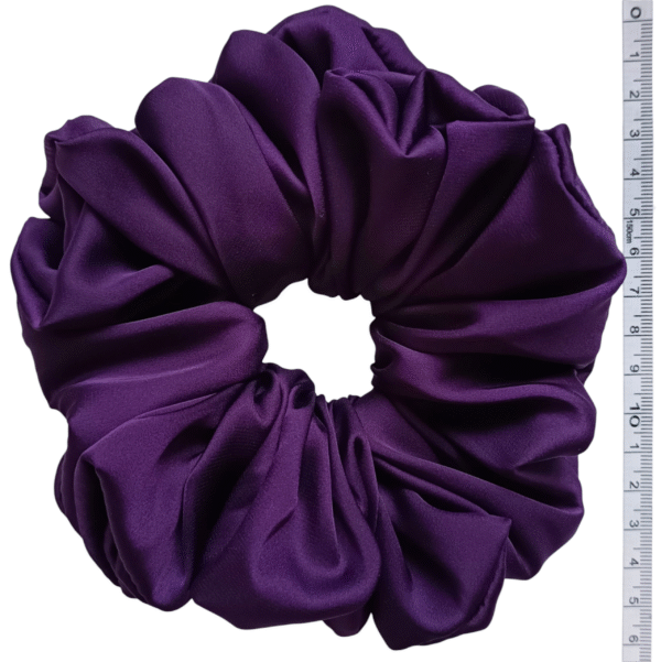 Scrunchie XL z satyny jedwabnej - fioletowa - obrazek 2