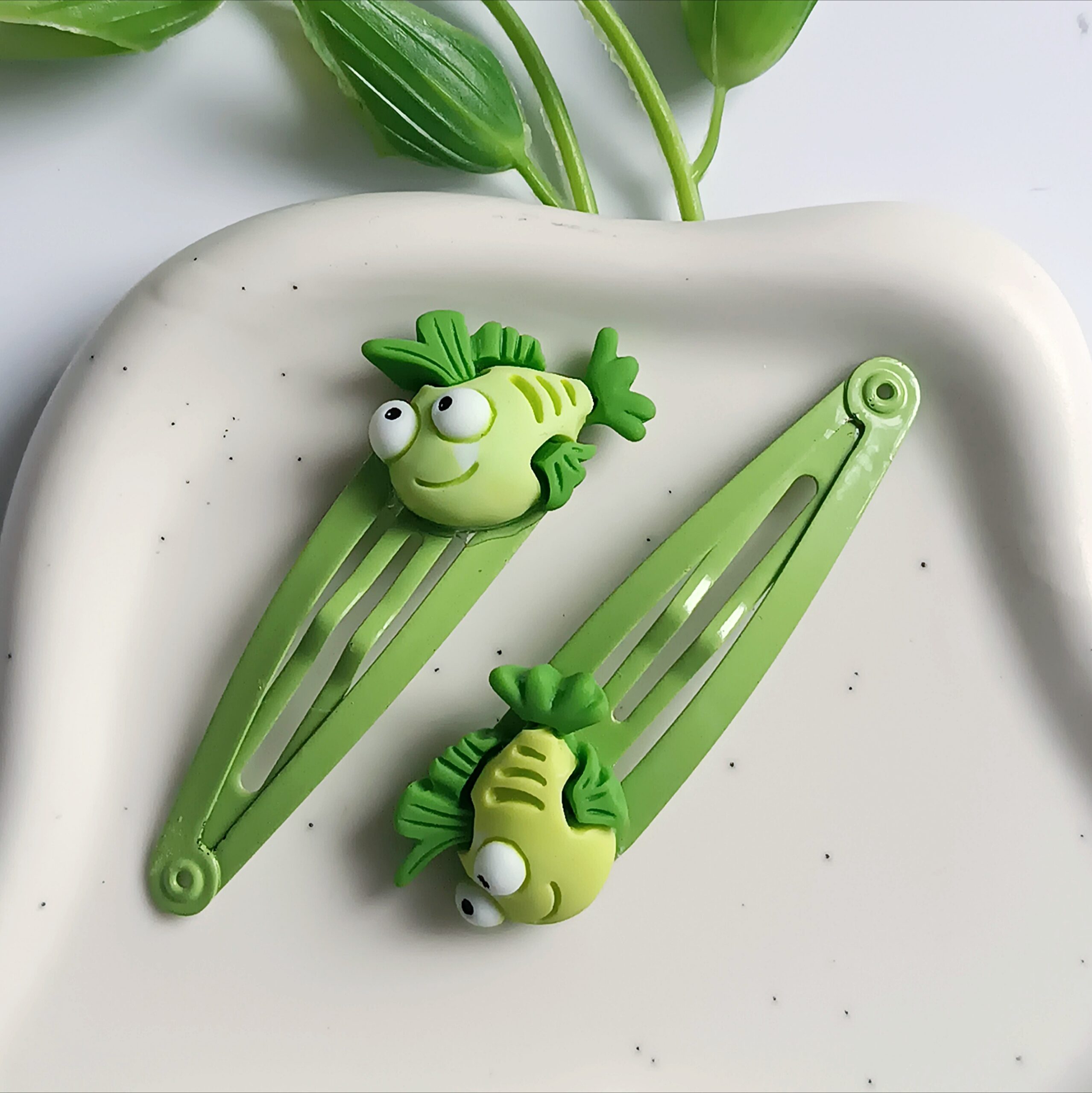 Spinki do włosów dla dzieci - zielone rybki - obrazek 2