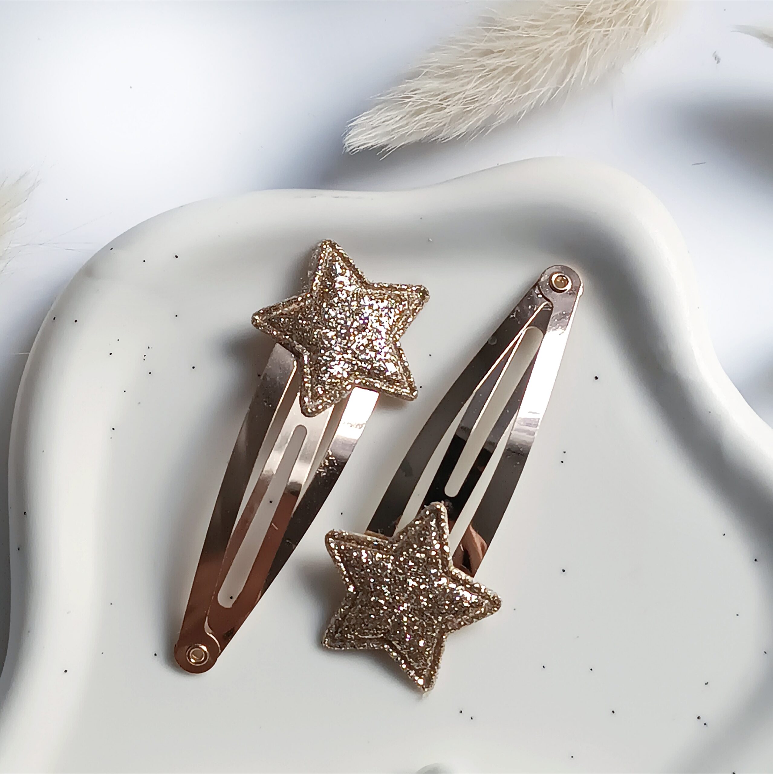 Spinki do włosów dla dzieci - brokatowe szampańskie gwiazdy - obrazek 2