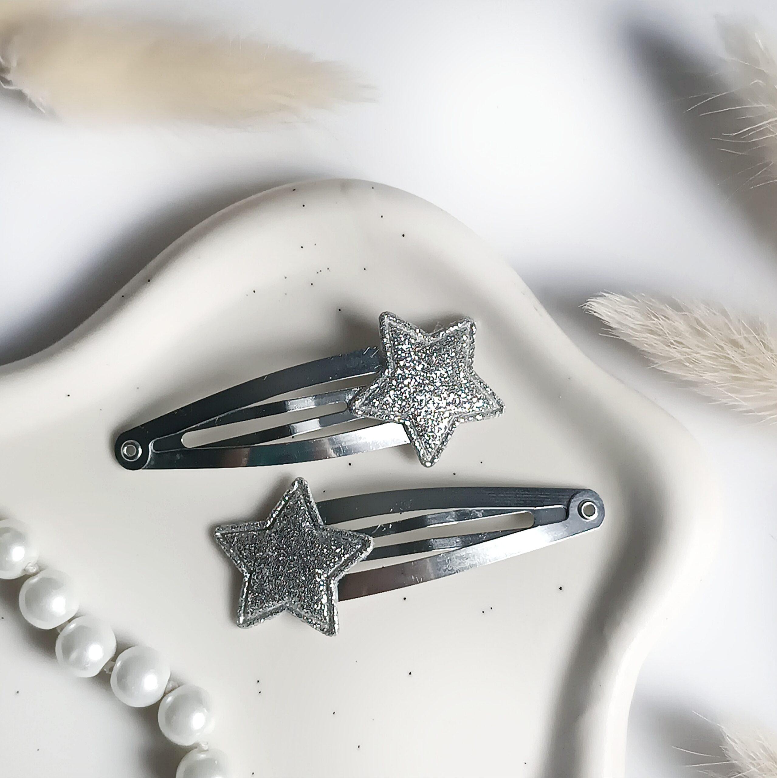 Spinki do włosów dla dzieci - brokatowe srebrne gwiazdy