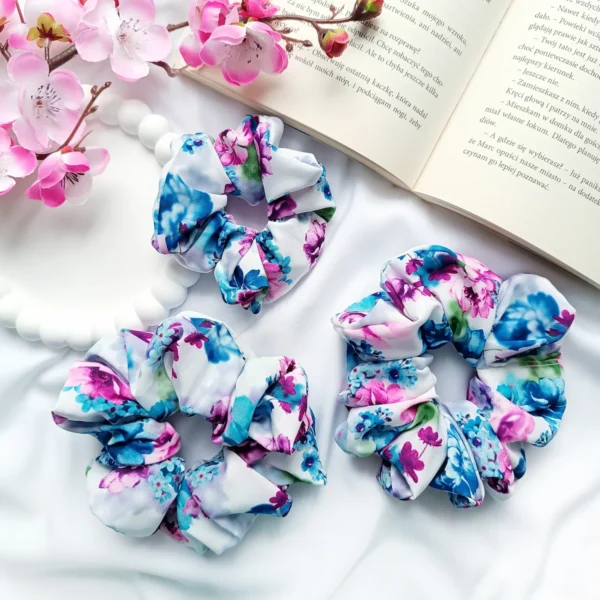 Scrunchie w kwiaty.