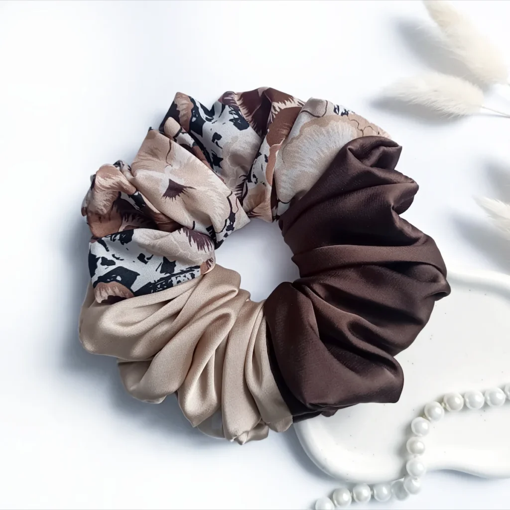 Trzykolorowa scrunchie XL - Creme.