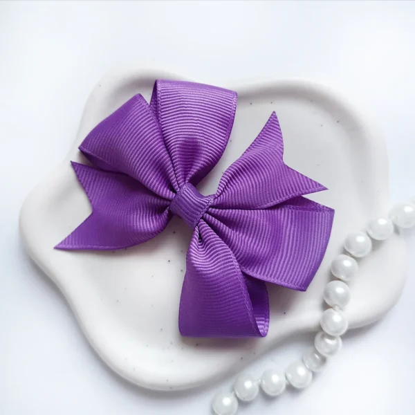 Kokarda dla dzieci ze wstążki rypsowej fioletowa.