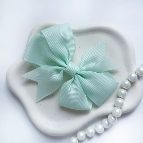 Kokarda dla dzieci ze wstążki rypsowej miętowa.