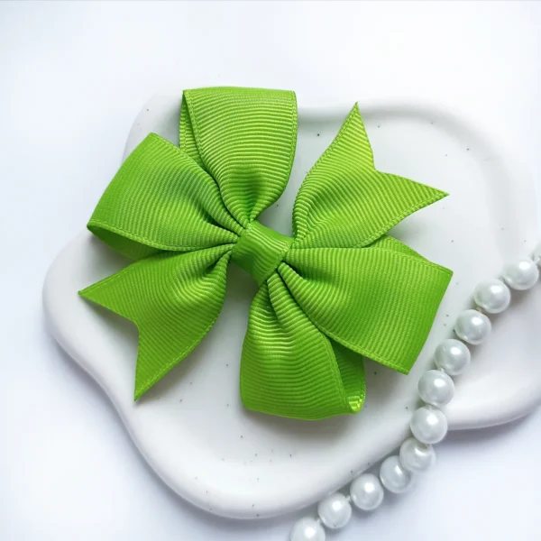 Kokarda dla dzieci ze wstążki rypsowej zielona.