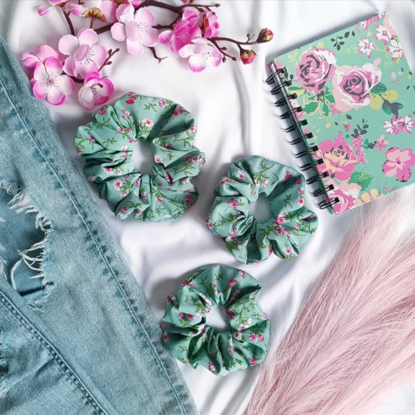 Scrunchie turkusowa w kwiaty