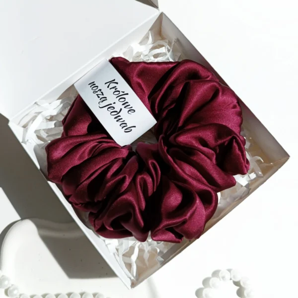 Personalizowany box ze scrunchie z jedwabiu w rozmiarze L.