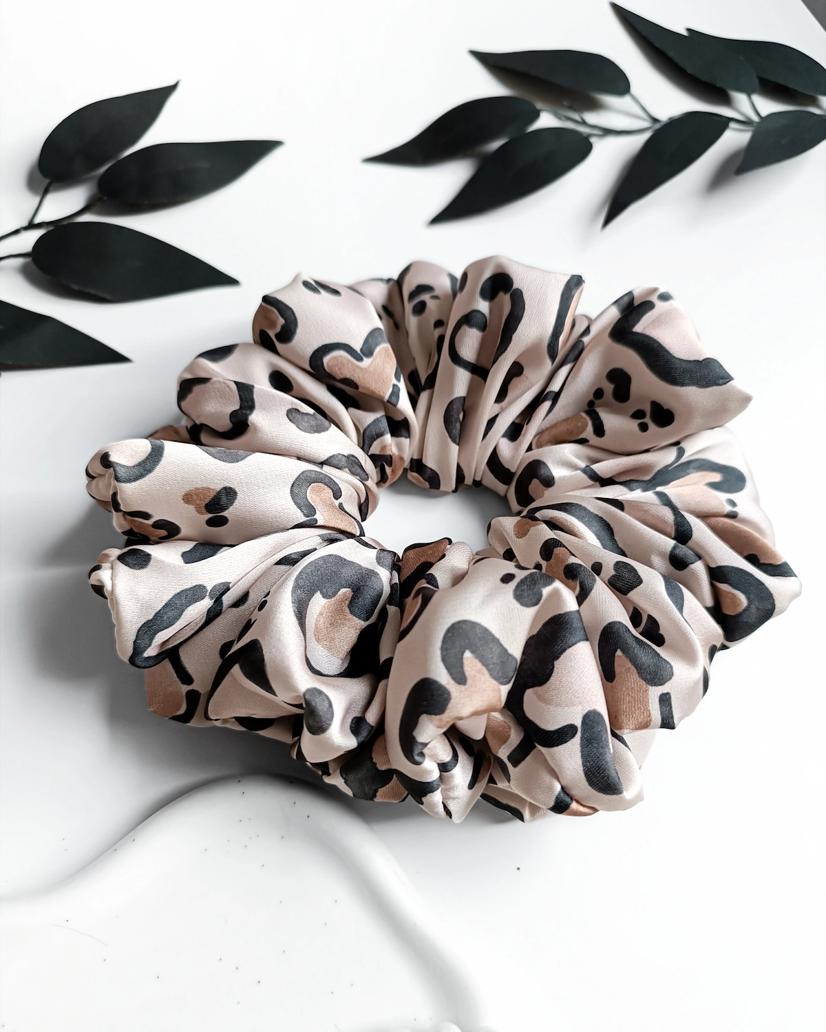 Scrunchie XL z satyny Armani "Adore".