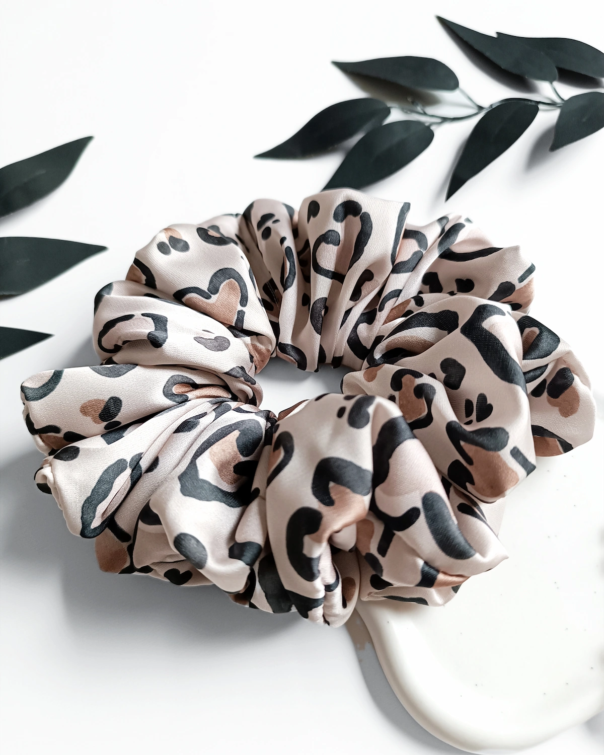 Scrunchie XL z satyny Armani "Adore".