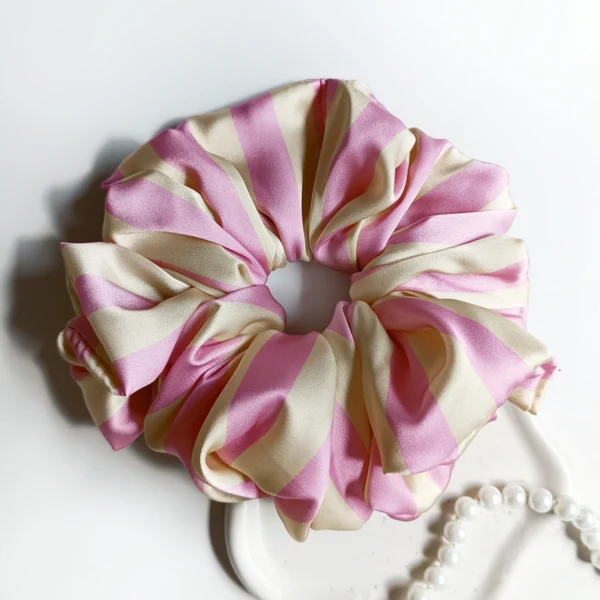 Scrunchie XL z satyny Armani "Candy".