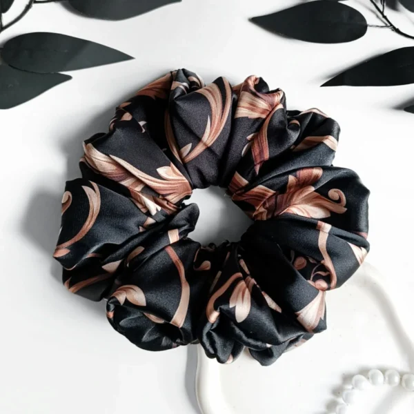 Scrunchie XL z satyny Armani "Gothic".