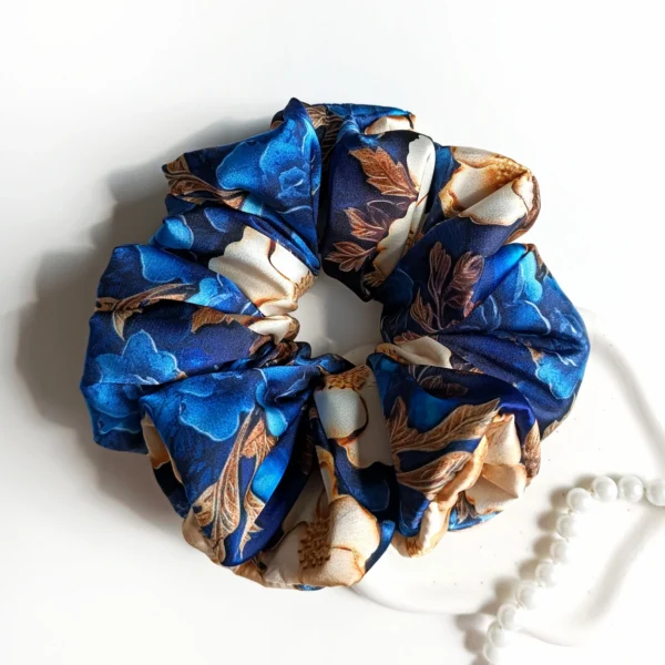 Scrunchie XL z satyny Armani "Sapphire".